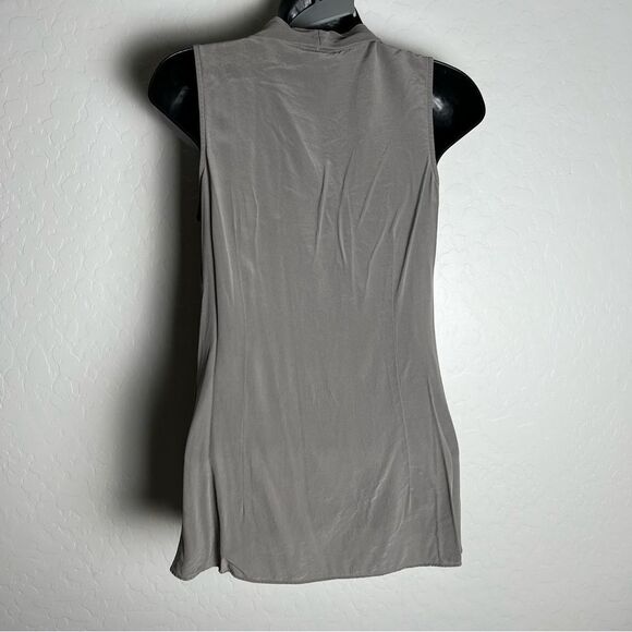 Gray 100% Silk Sleeveless Top Split Neck And Tie Size XS Classiques Entiere - Picture 5 of 8